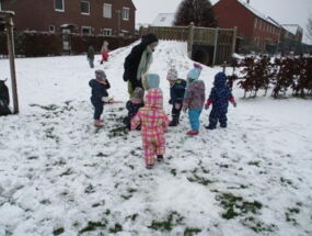 Kinder im Schnee